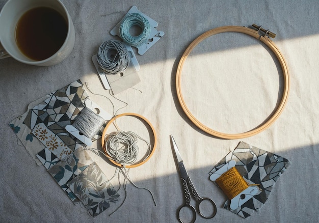 Pracovný stôl s vyšívacím rámom